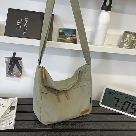 Borsa Tracolla Messenger Grande Capacità Nylon Resistente All'acqua Multi Tasche Stile Giapponese Per Donne E Uomini Pendolari