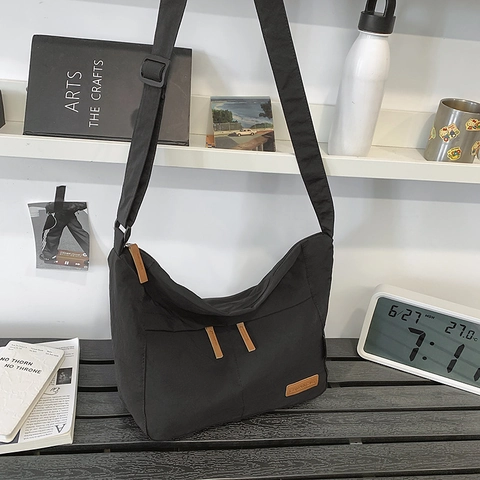 Borsa Tracolla Messenger Grande Capacità Nylon Resistente All'acqua Multi Tasche Stile Giapponese Per Donne E Uomini Pendolari