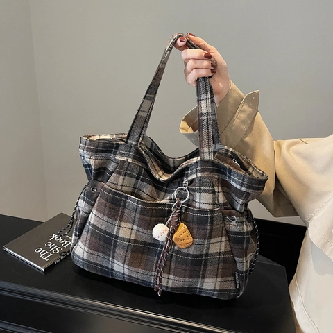Bolso Tote Vintage De Cuadros Gran Capacidad De Lana Bolso De Hombro Con Colgante De Béisbol Estilo Retro