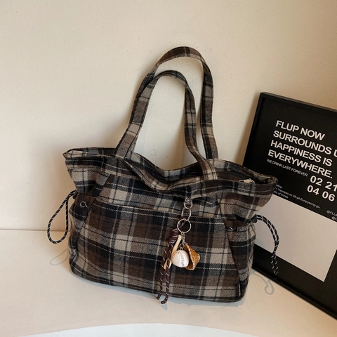 Bolso Tote Vintage De Cuadros Gran Capacidad De Lana Bolso De Hombro Con Colgante De Béisbol Estilo Retro