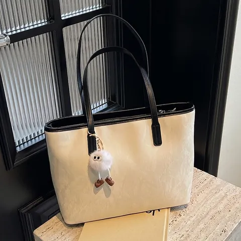 Borsa Tote Da Donna Grande Capacità Pelle PU Trama Increspata Manico A Contrasto Borsa A Tracolla Con Ciondolo Peluche Retro Versatile