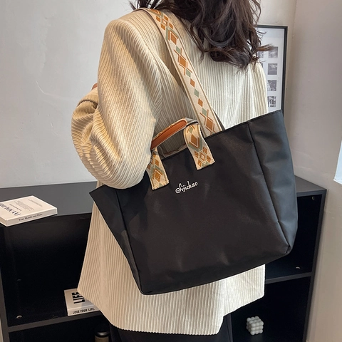Borsa Tote Grande Capacità Da Donna In Tessuto Nylon Borsa A Mano Versatile Con Tracolla Larga Intrecciata Geometrica