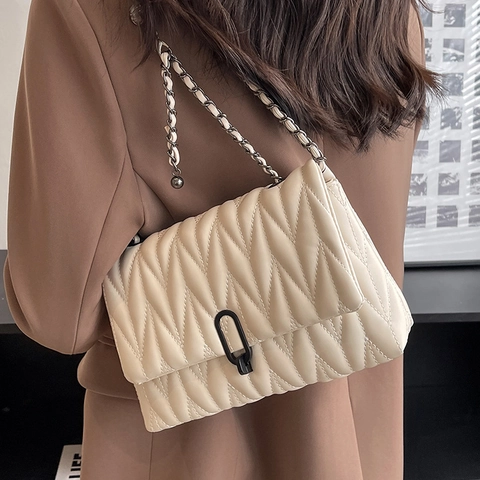 Women Fashion PU Leather Quilted Crossbody Bag Diamond V Pattern Metal Chain Shoulder Bag Elegant Streetwear Small Square Bag
