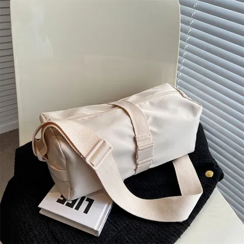 Nylon Messenger Bag Voor Dames Grote Capaciteit Waterdichte Schoudertas Met Verstelbare Brede Riem Trendy Minimale Stijl