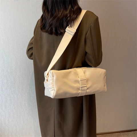Nylon Messenger Bag Voor Dames Grote Capaciteit Waterdichte Schoudertas Met Verstelbare Brede Riem Trendy Minimale Stijl
