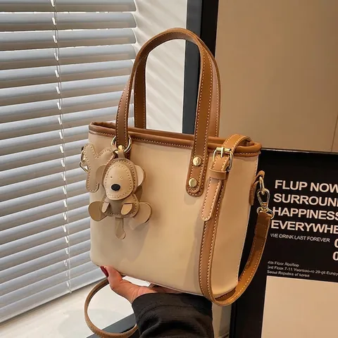 Sac Seau Pour Femme Cuir PU Couleur Contrastée Sac À Main Avec Charme D'ours Bandoulière Réglable Fourre-Tout
