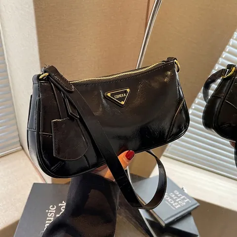 Borsa Sottobraccio Hobo Pelle PU Lucida Grinzosa Retro Minimalista Placca Triangolare Borsa A Tracolla Donna