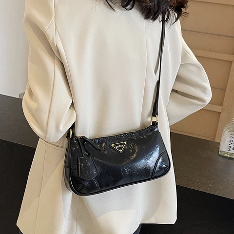 Borsa Sottobraccio Hobo Pelle PU Lucida Grinzosa Retro Minimalista Placca Triangolare Borsa A Tracolla Donna