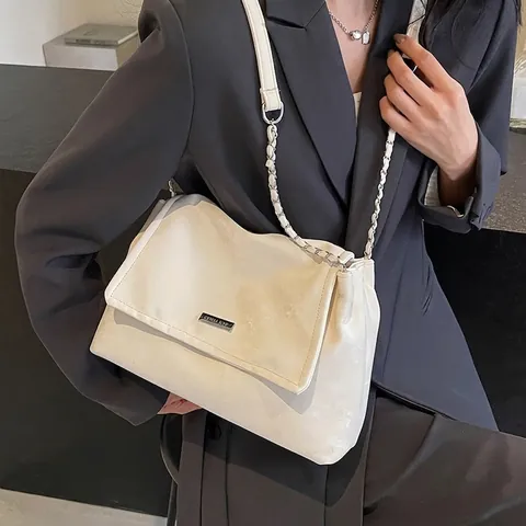 Elegant Women Shoulder Bag Large Capacity PU Leather Flip Cover Crossbody Bag With Metal Chain For Daily Commuting
