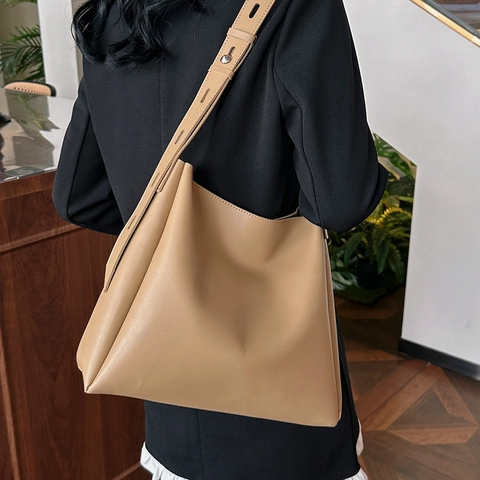 Minimalist Retro PU Leather Large Capacity Tote Bag And Pouch For Women Versatile Shoulder Crossbody Handbag Wide Strap