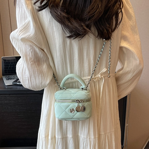 Mini Sac Vanity Matelassé Femme Cuir PU Bandoulière Chaîne Poignée Sac À Main Charme Fleur Petit Sac Boîte