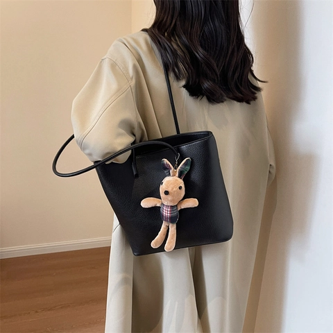 Women Large Capacity Tote Bag PU Leather Litchi Texture Minimalist Shoulder Handbag With Plush Rabbit Charm Daily Commute