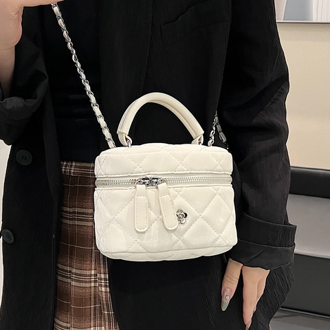 Damen PU Leder Gesteppte Schulter Umhängetasche Elegant Nische Designer Metall Blume Bogen Dekor Kette Gurt Handtasche