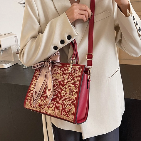 Vintage Rote PU Leder Handtasche Mit Goldener Stickerei Große Tote Für Hochzeit Mit Satinnschal