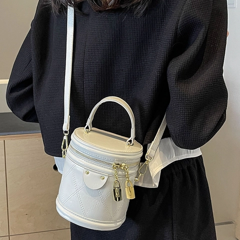 Sac Seau Cylindrique Matelassé Cuir PU Motif Losanges Pendentif Cadenas Doré Sac À Main Bandoulière Pour Femme Style Rétro