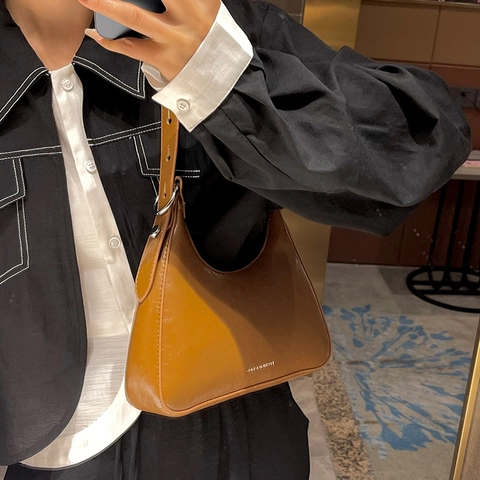 Women PU Leather Underarm Hobo Bag Half Moon Adjustable Strap Retro Solid Color Street Fashion