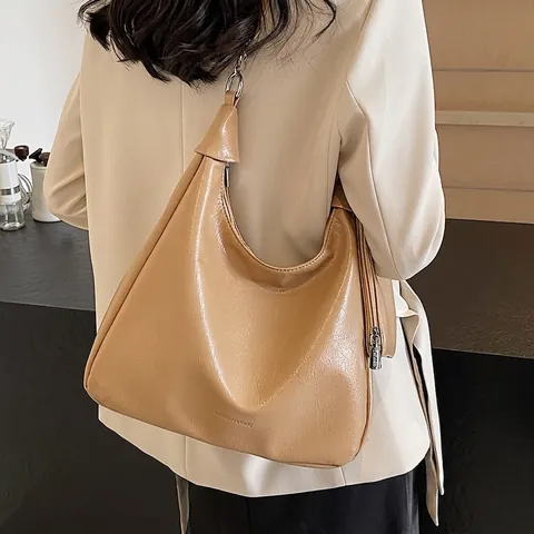 Dames PU Leren Hobo Tas Grote Capaciteit Onderarm Schoudertas Met Metalen Ketting Decoratie En Afneembaar Tasje