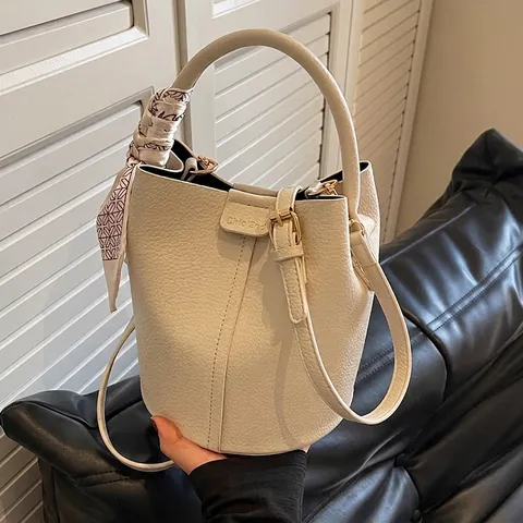 Damen Eimertasche Lychee Narbung PU Leder Satinnschal Griff Schultertasche Umhängetasche Magnetverschluss
