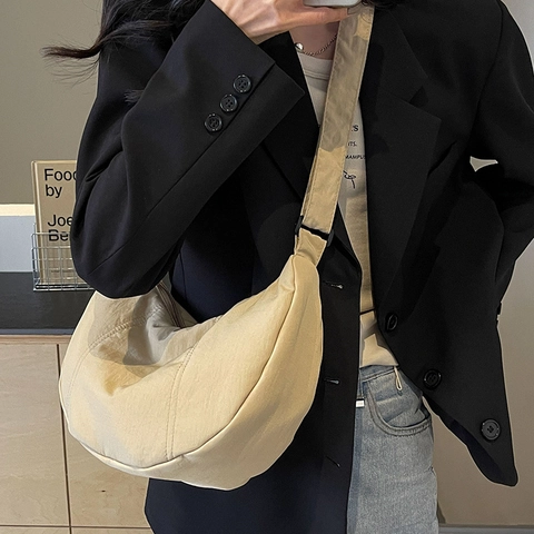 Sac Croissant en Nylon de Grande Capacité pour Femmes Sac à Bandoulière Minimaliste de Haute Qualité Sac Dumpling Voyage Décontracté