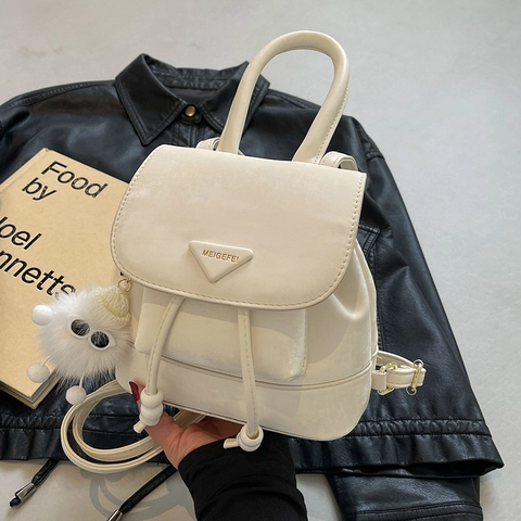 Mini Rucksack PU Leder Kordelzug Klappe Lässig Reisen Koreanischer Stil Für Damen Mit Flauschigem Monster Anhänger