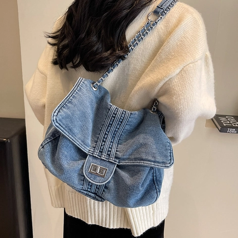 Women Denim Shoulder Bag Large Capacity Retro Washed Denim Tote With Silver Chain Strap And Twist Lock