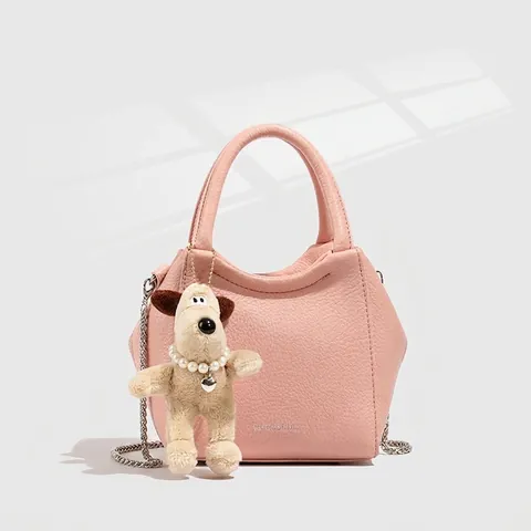 Trendige Eimer Tasche Aus PU Leder Mit Litschitextur Kleine Umhängetasche Für Damen Mit Plüschhund Anhänger Silberne Kette