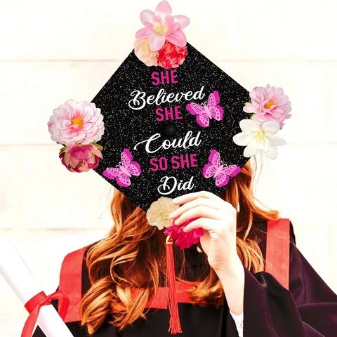 Decorazione Per Tocco Di Laurea Con Fiori Artificiali E Farfalle Scintillanti Citazione Ispiratrice Per Festa