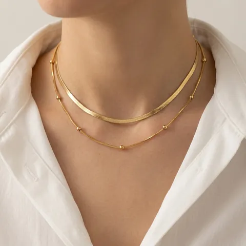 Collier Double Rang en Acier Inoxydable Plaqué Or Chaîne à Chevrons et Os de Serpent Avec Perles Rondes Bijoux Minimalistes Femme