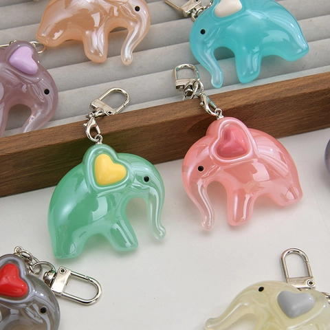 Llavero De Elefante Lindo Resina Acrílica Translúcida Oreja De Corazón Dibujos Animados Amuleto De Bolso Regalo
