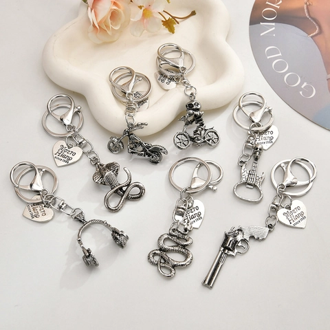 Vintage Zilveren Legering Sleutelhanger Punk Hip Hop Skelet Motorfiets Slang Gitaar Hart Hanger Voor Mannen