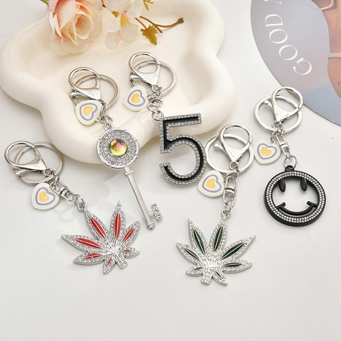 Sleutelhanger Hanger Legering Strass Glimlach Nummer Vijf Sleutel Blad Vorm Hip Hop Retro Stijl Rugzak Accessoire