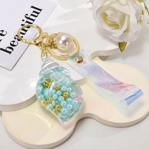 Creative Conch Shell Quicksand Keychain With Artificial Pearl Holographic PVC Strap Acrylic Resin Ocean Style Bag Pendant Gift