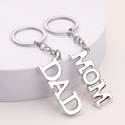 Portachiavi Con Lettere DAD MOM In Lega Di Zinco Lucidato Argento Metallo Anello Chiave Regalo Per Padre Madre Famiglia