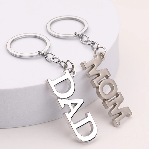 Portachiavi Con Lettere DAD MOM In Lega Di Zinco Lucidato Argento Metallo Anello Chiave Regalo Per Padre Madre Famiglia
