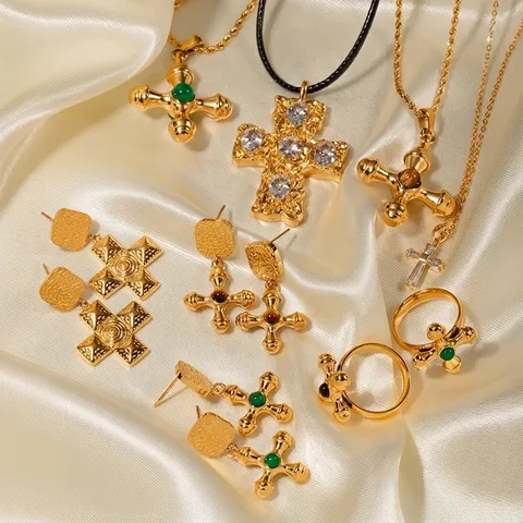 Collana Con Pendente A Croce In Acciaio Inossidabile Placcato Oro 18K Gioielli Boho Retrò Per Donna Con Zircone