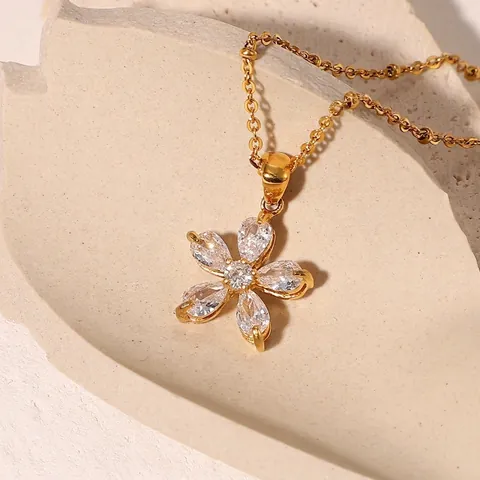 18K Gold Plated Stainless Steel Flower Pendant Necklace Elegant White Zirconia Floral Beaded Chain For Women Daily Jewelry Gift