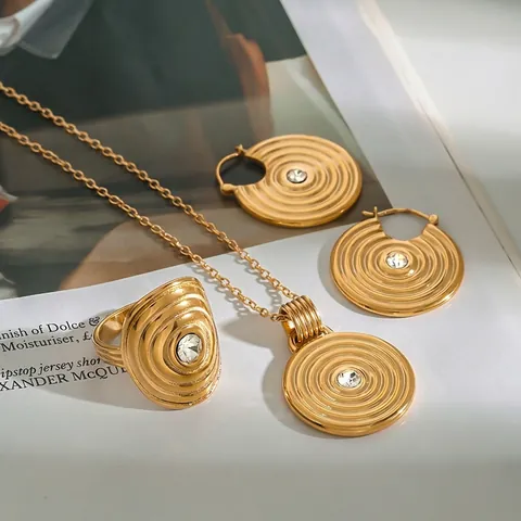 Elegante Vergoldete Edelstahl Halskette Ohrringe Und Ring Schmuck Für Frauen Mit Konzentrischem Kreis Rippel Zirkon