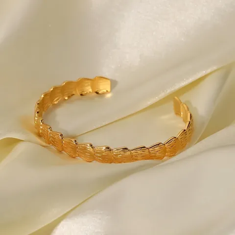 Elegante Vintage Damen 18K Vergoldete Edelstahl Offene Manschette Armreif Muschel Schuppe Textur Mode Schmuck