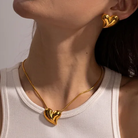 Mode Edelstahl Herz Schmuck Einschließlich Anhänger Halskette Und Ohrstecker Wasserdicht Hypoallergen Für Damen