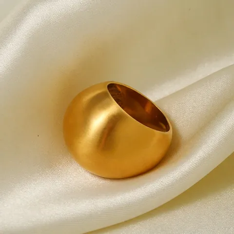 Anillo de Cúpula Ancho de Acero Inoxidable Chapado en Oro de 18K Minimalista para Mujer Acabado Mate Cepillado Retro
