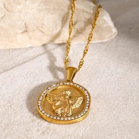 Collier Pendentif Ange Relief Acier Inoxydable Plaqué Or 18K Strass Disque Rond Bijoux Chérubin Pour Femmes