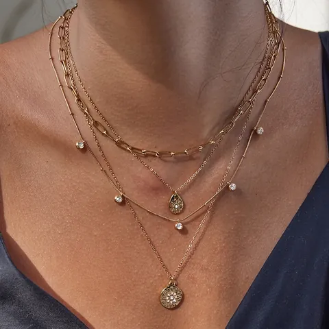 Sonnenstrahl Anhänger Halskette Vergoldeter Edelstahl Mit Zirkonia Funkelnder Himmlischer Schmuck Für Damen
