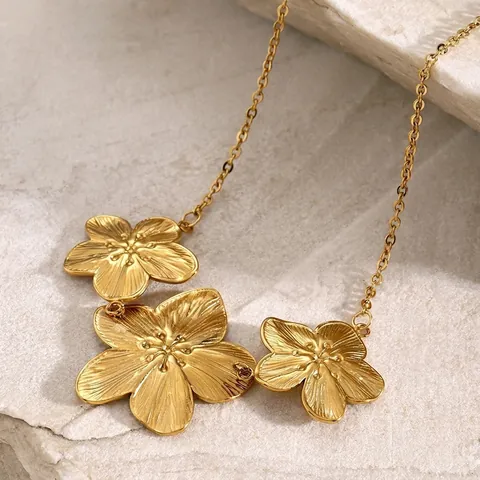 Bloem Hanger Ketting 18K Verguld Roestvrij Staal Elegant Getextureerde Bloemen Ontwerp Voor Dames