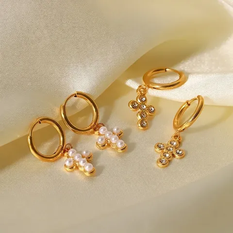 Orecchini A Cerchio Con Pendente A Croce In Acciaio Inossidabile Placcato Oro 18K Zircone Perla Artificial Per Donna Stile Francese