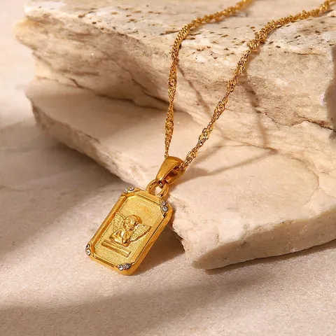 Collana Con Pendente Angelo In Rilievo Vintage Placcato Oro 18K Acciaio Inossidabile Medaglia Rettangolare Con Strass Per Donna
