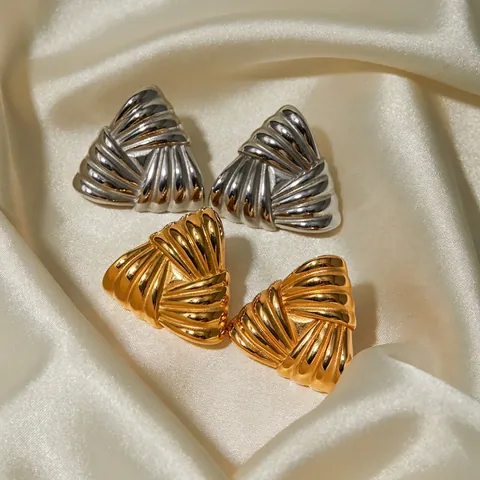 Edelstahl Gerippte Dreieck Ohrstecker Für Damen Galvanisiert 18K Gold Vintage Geometrisch Minimalistisch Schmuck Geschenk