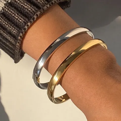 Minimalistisches Poliertes Armreif-Armband Aus Edelstahl Wasserdicht Hypoallergen Mode Alltagskleidung