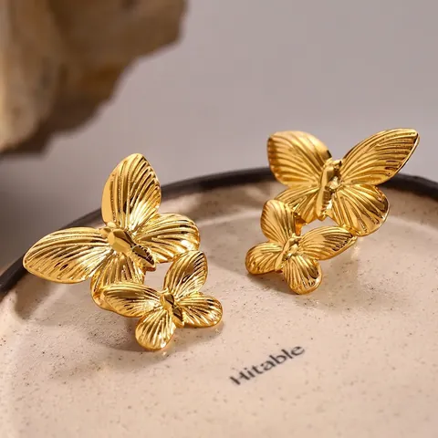 Orecchini a Bottone a Farfalla in Acciaio Inossidabile per Donna Stile Europeo Americano Placcato Oro 18K Texture Spazzolata Gioielli Moda