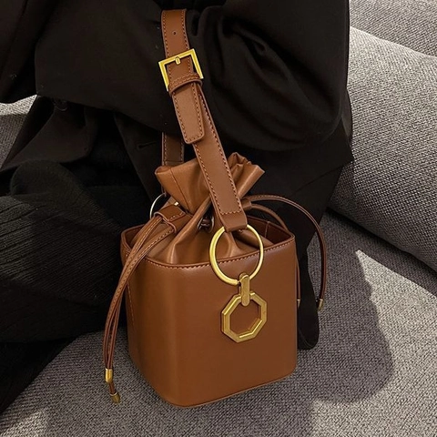 Bolso de Cubo de Cuero PU Vintage para Mujer Retro Cordón Ajustable Bolso Bandolera Con Herrajes de Metal Dorado Correa Ajustable
