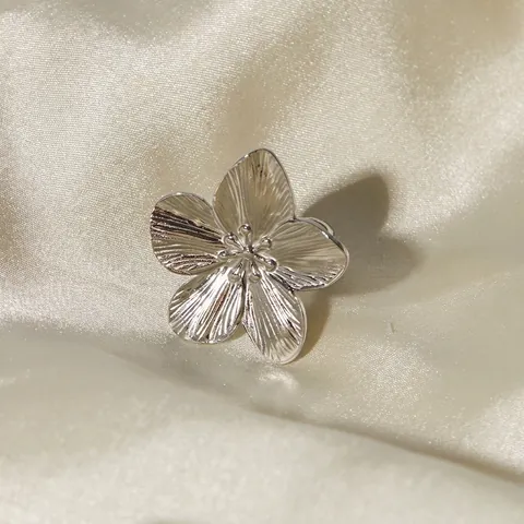 Anillo De Flor Grande Pétalos Texturizados Acero De Titanio Simple Minimalista Ajustable Anillo Abierto Joyería Mujeres Plata